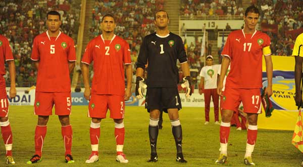 مروان الشماخ نجم منتخب المغرب على اليمين