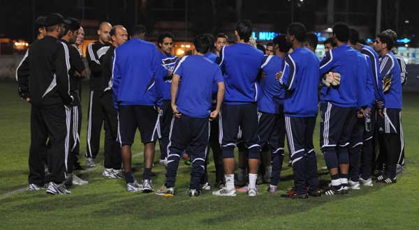 رئيس الهلال يجتمع بلاعبي الفريق لبحث أسباب الخسارة الآسيوية Alhilalksateamtrnng60025-1-2011-22-6-17