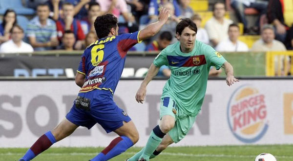 جانب من لقاء برشلونة وليفانتي