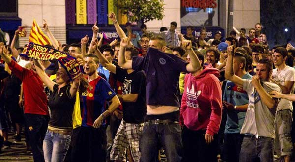 جماهير برشلونة في كتالوينا عقب الفوز