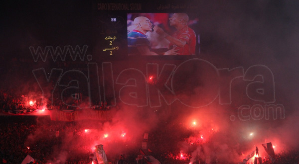 جماهير الأهلي تحتفل بهدف التعادل مع الزمالك واقترابهم من لقب الدوري