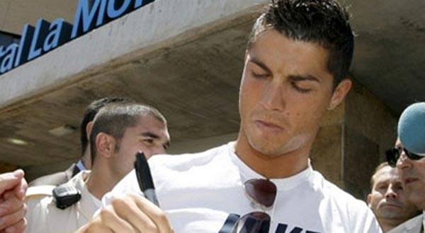 Cristiano-Ronaldo600x3306-9-2011-17-36-57.jpg