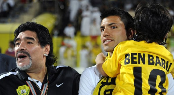 مارادونا.......بره MaradonaAguero60016-5-2012-16-48-38