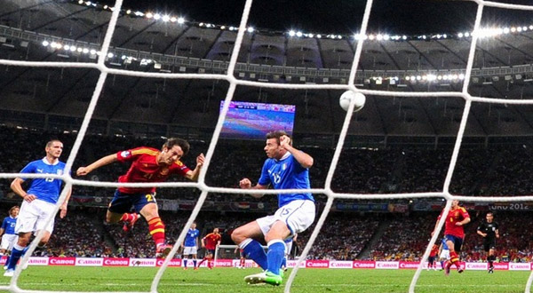 لقطة أرشيفية من مواجهة إيطاليا وأسبانيا