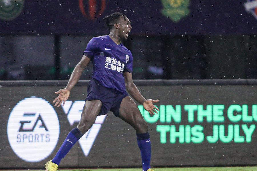 قبل ساعات من غلق باب القيد للسوبر الأفريقي.. آخر تطورات مفاوضات الأهلي والزمالك مع الصفقات