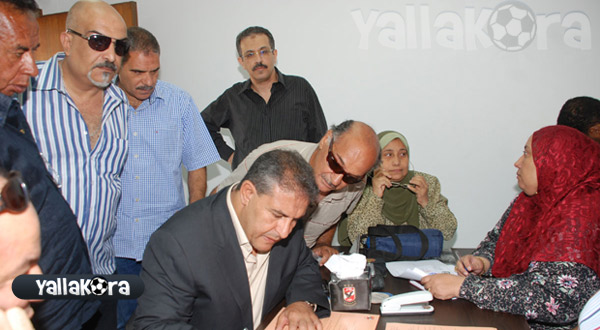 أبو زيد يسحب أوراق ترشحه لانتخابات الأهلي